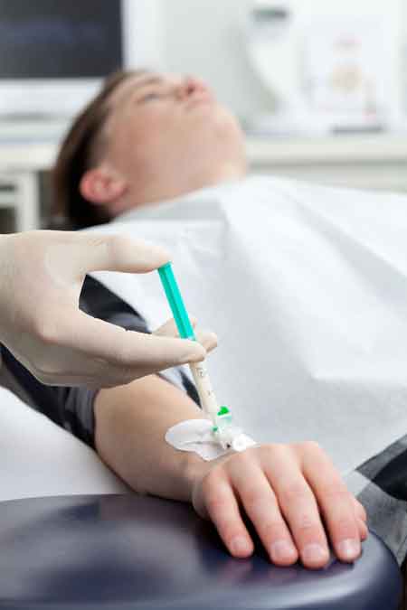 Vollnakose und Psychotherapie können bei Zahnbehandlsungsphobie miteinander kombiniert werden